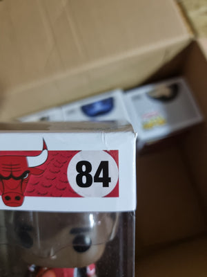 Funko POP! NBA #84 Michael Jordan Red Warm Up Suit Exclusivo