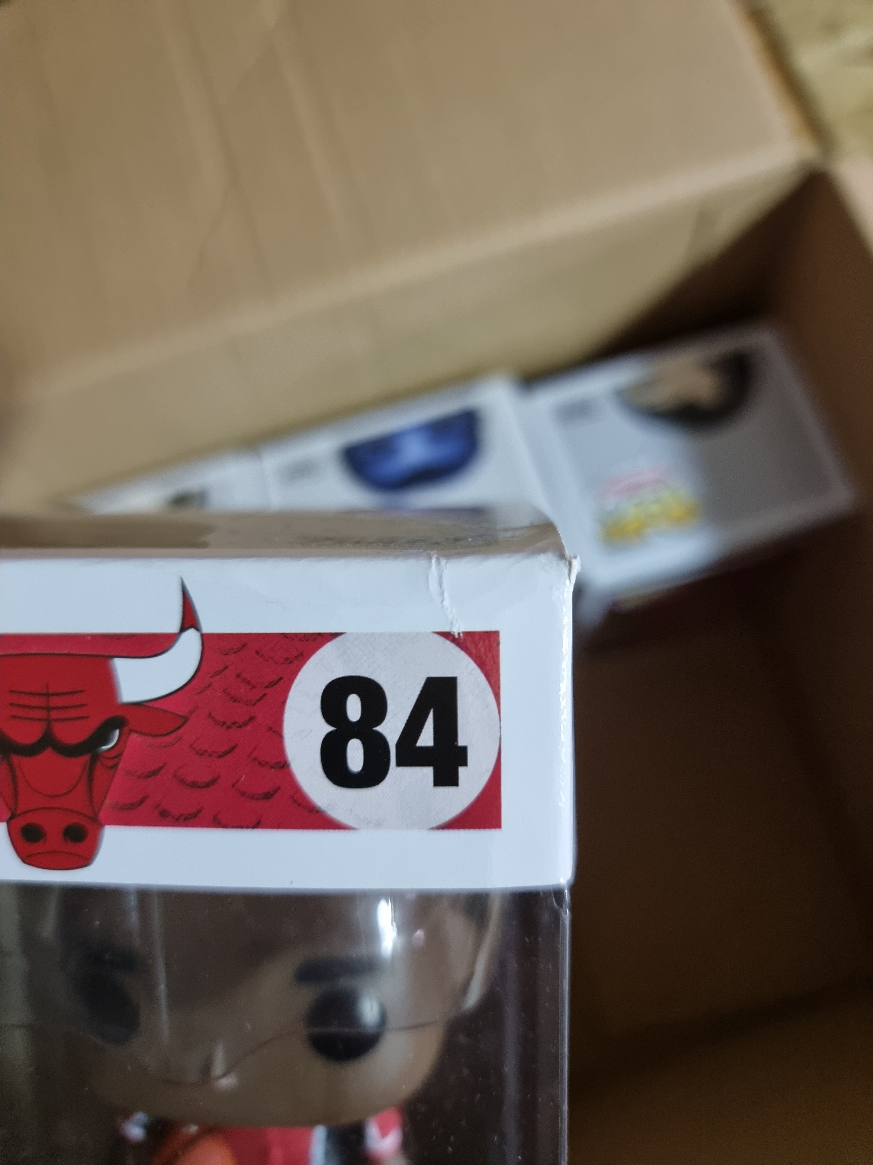 Funko POP! NBA #84 Michael Jordan Red Warm Up Suit Exclusivo